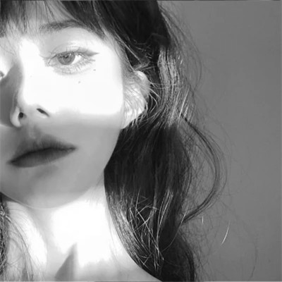 黑白头像图片2025最火爆女新款