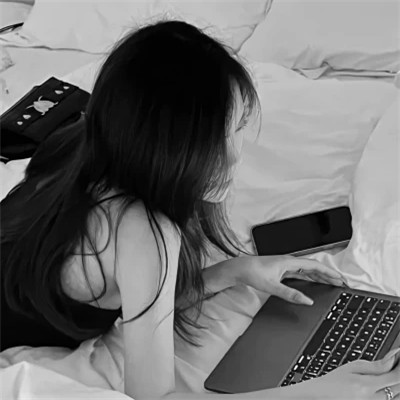 黑白头像图片2025最火爆女新款