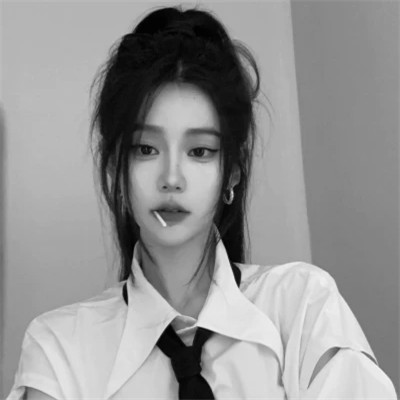 黑白头像图片2025最火爆女新款