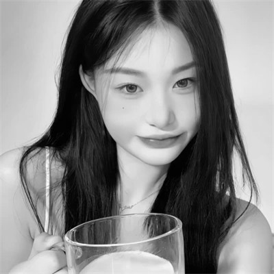 黑白头像图片2025最火爆女新款