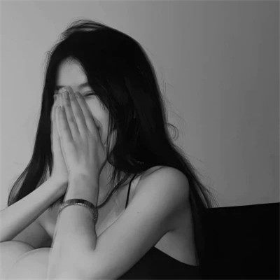 黑白头像图片2025最火爆女新款