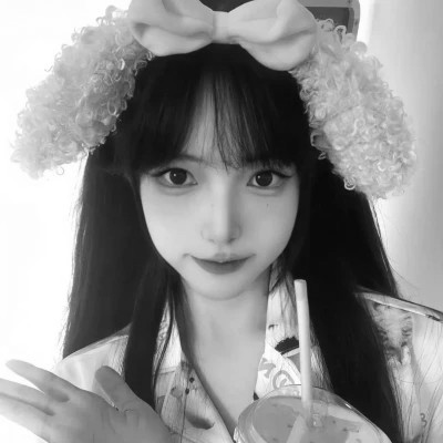 黑白头像图片2025最火爆女新款