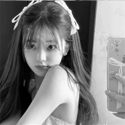 黑白头像图片2025最火爆女新款