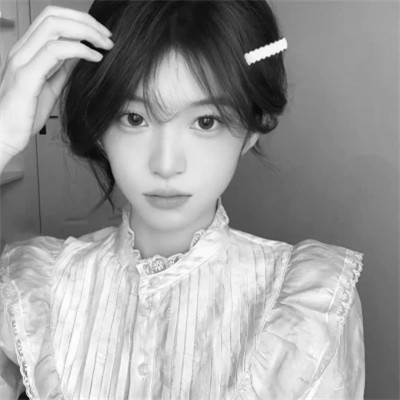 黑白头像图片2025最火爆女新款