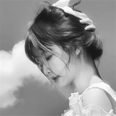 气质微信头像女生黑白