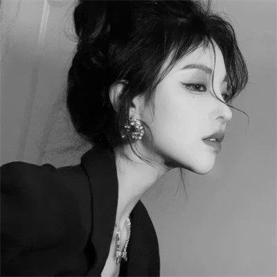 气质微信头像女生黑白