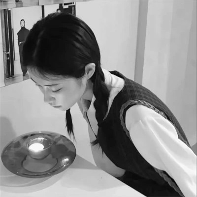 气质微信头像女生黑白