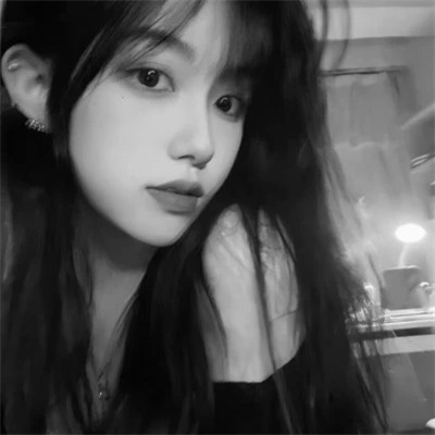 高清好看的黑白女生头像
