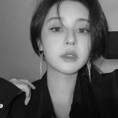 高清好看的黑白女生头像