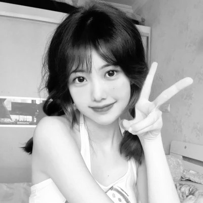 2025新款女黑白头像