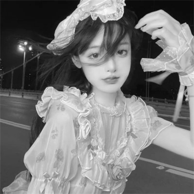 2025新款女黑白头像