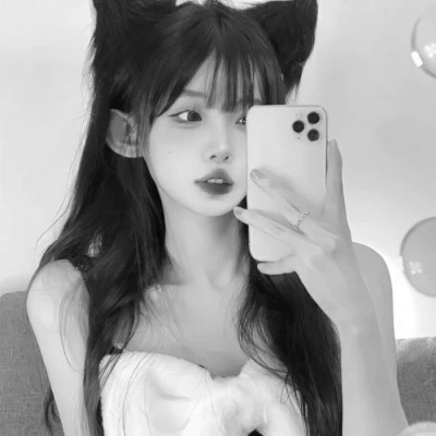 2025新款女黑白头像