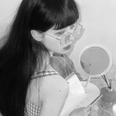2025新款女黑白头像