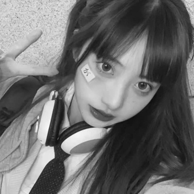 2025新款女黑白头像