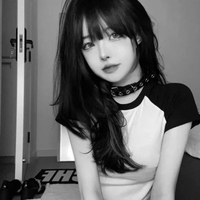 2025新款女黑白头像