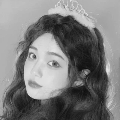 2025新款女黑白头像