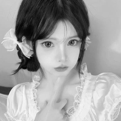 2025新款女黑白头像
