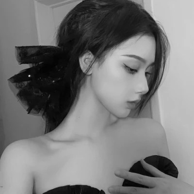 2025新款女黑白头像