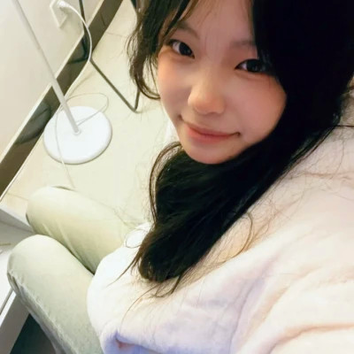 2025最火爆的头像女生真人图片