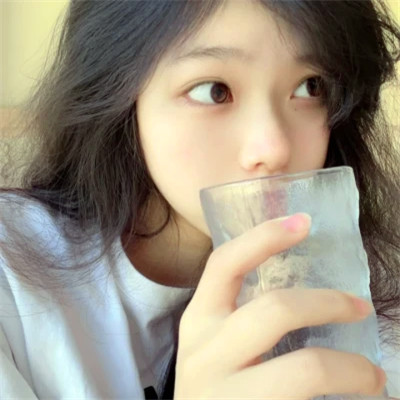 2025最火爆的头像女生真人图片