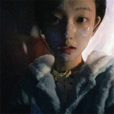 2025最火爆的头像女生真人图片