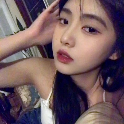 2025最火爆的头像女生真人图片