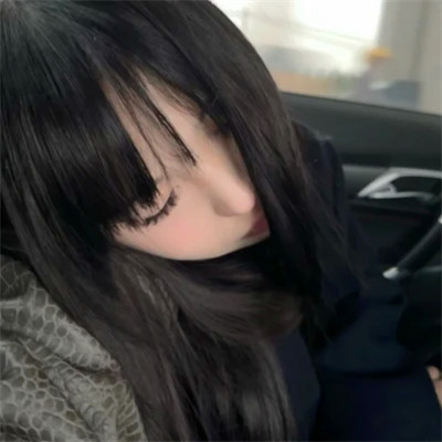 2025最火爆的头像女生真人图片