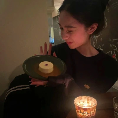 2025最火爆的头像女生真人图片