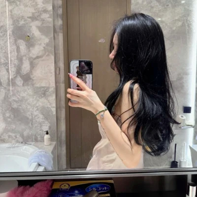 2025最火爆的头像女生真人图片