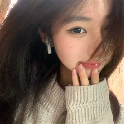 2025最火爆的头像女生真人图片
