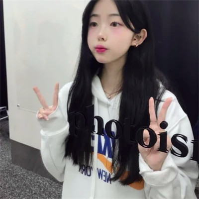 2025最火爆的头像女生真人图片