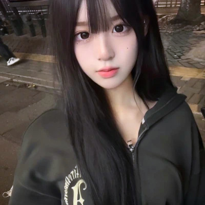 2025最火爆的头像女生真人图片