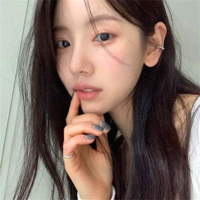 2025最火爆的头像女生真人图片