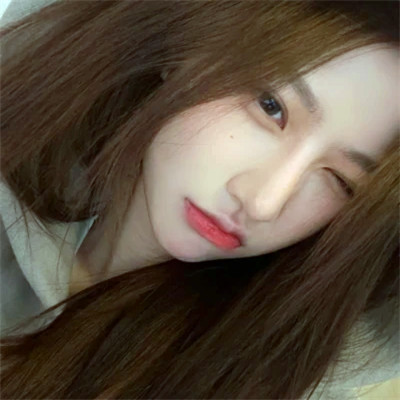 2025最火爆的头像女生真人图片
