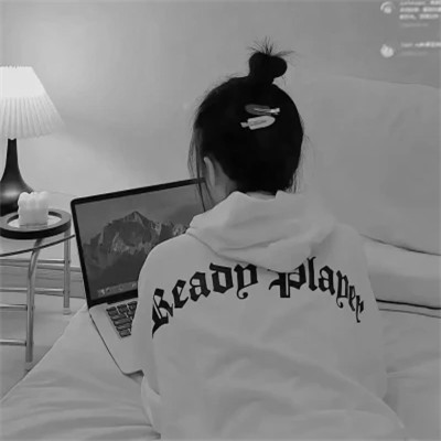 情侣头像黑白真人一人一半