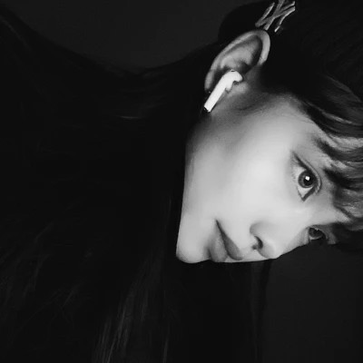 御姐风黑白系高级感女头像