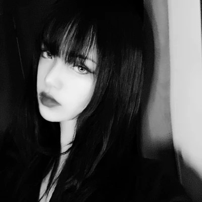 御姐风黑白系高级感女头像