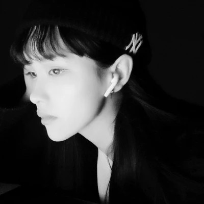 御姐风黑白系高级感女头像