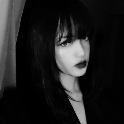 御姐风黑白系高级感女头像