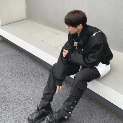 2025超酷个性男生微信头像