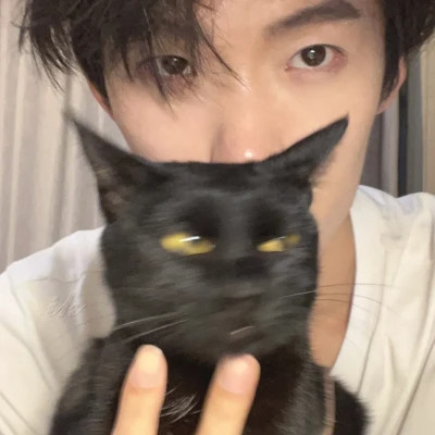 2025超酷个性男生微信头像