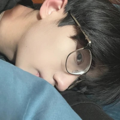 2025让人一眼就喜欢的男生头像