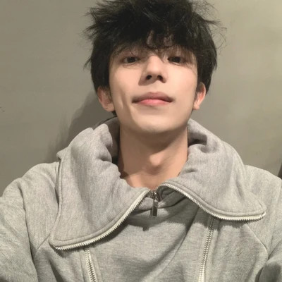 2025让人一眼就喜欢的男生头像