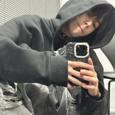 2025让人一眼就喜欢的男生头像