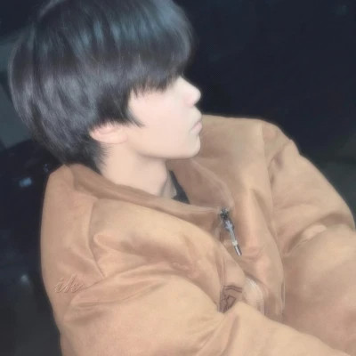 2025让人一眼就喜欢的男生头像