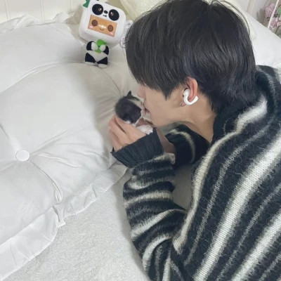 2025让人一眼就喜欢的男生头像