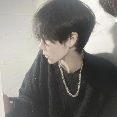 2025让人一眼就喜欢的男生头像