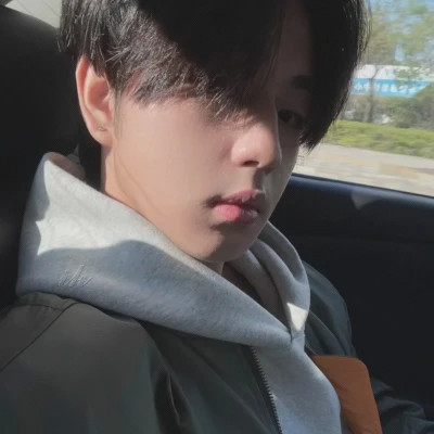 2025让人一眼就喜欢的男生头像