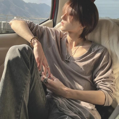 2025让人一眼就喜欢的男生头像