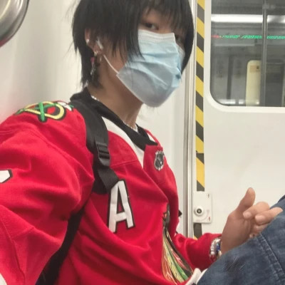 2025让人一眼就喜欢的男生头像